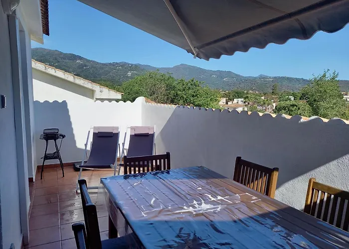 شقة Avec Piscine Vue Et Montagne *